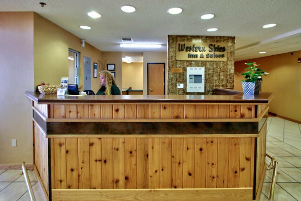 Western Skies Inn & Suites Los Lunas Buitenkant foto